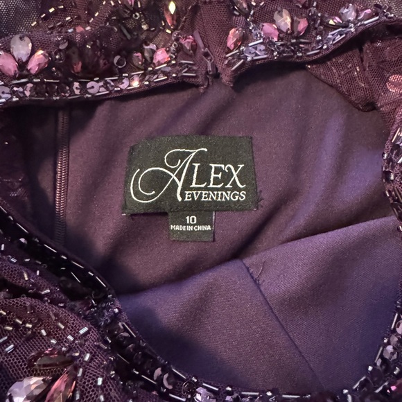 Formal Mother of the Bride/Groom wedding dress, size 10 - Picture 7 of 8